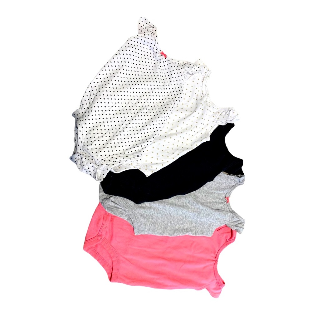 Gently Used bundle Carter’s Baby Girls onsies 6-9M